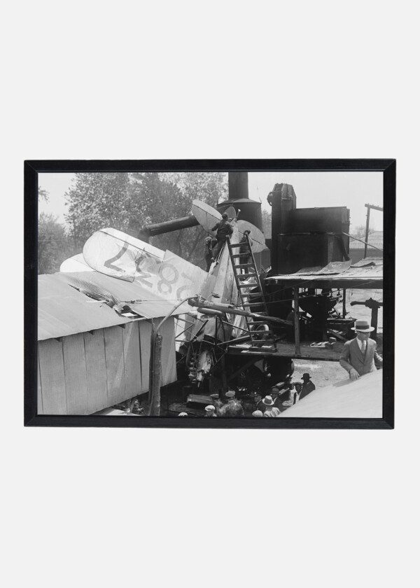 VINTAGE AIRPLANE CRASH