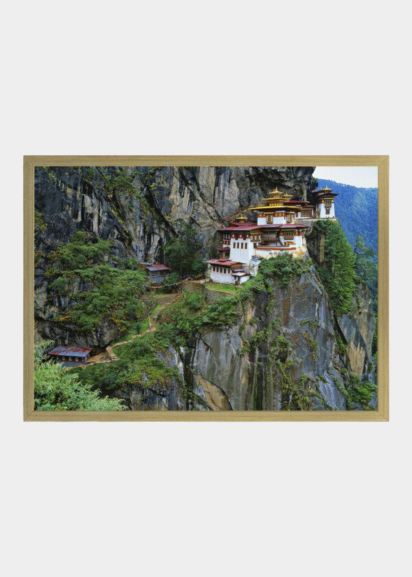 CHINESE TEMPLE ON THE MOUNTAIN EDGE