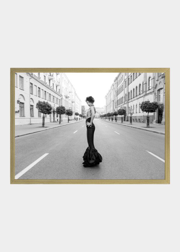 MANNEQUIN ON THE STREET