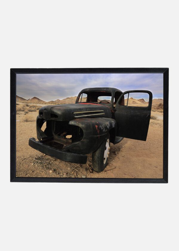 BLACK PICKUP