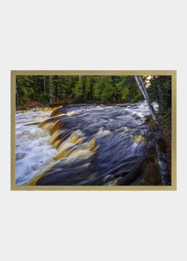 HE RUSHING WATERS OF THE TAHQUAMENON RIVER