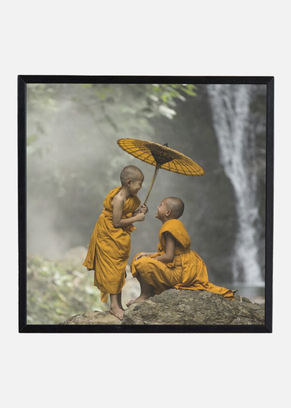 FRIENDS UNDER UMBRELLA