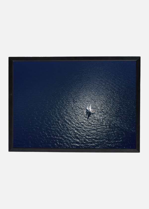SMALL-WHITE-BOAT-ON-THE-BLACK-SEA