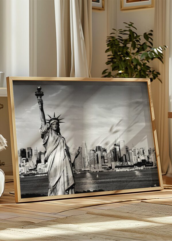 NEW YORK. THE STATUE OF LIBERTY. BLACK AND WHITE