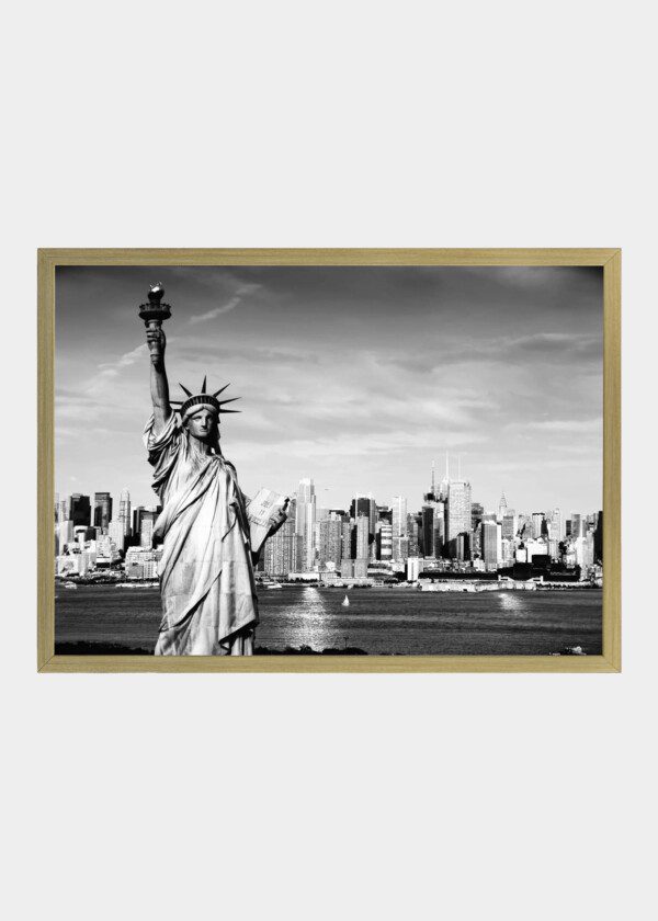 NEW YORK. THE STATUE OF LIBERTY. BLACK AND WHITE