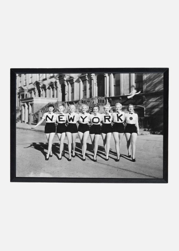GIRLS FROM N.Y. VINTAGE. BLACK AND WHITE