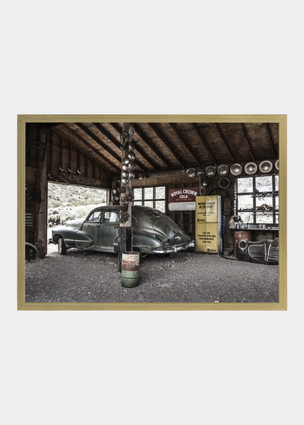 OLD CAR REPAIR SHOP