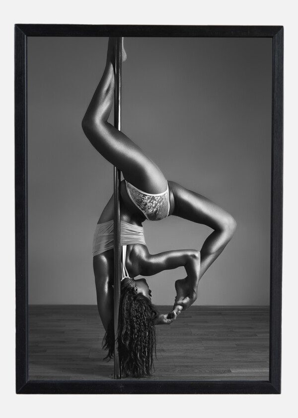 MODEL ON DANCE BAR