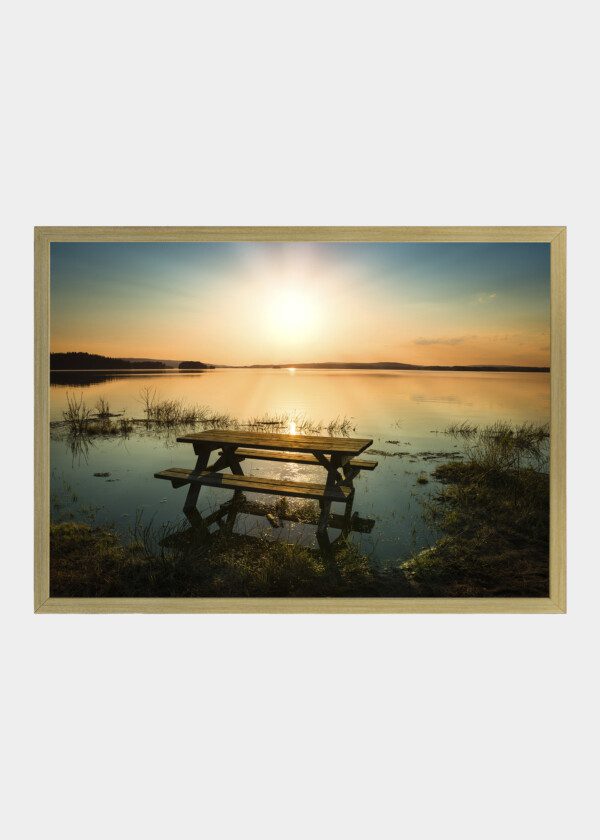 GARDEN TABLE BY THE BEACH