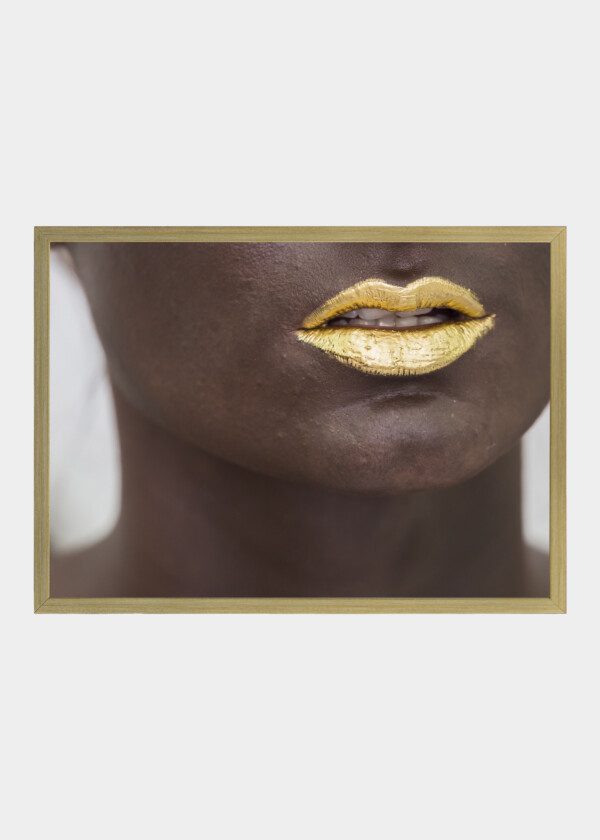 MODEL WITH GOLD-COLORED LIPS