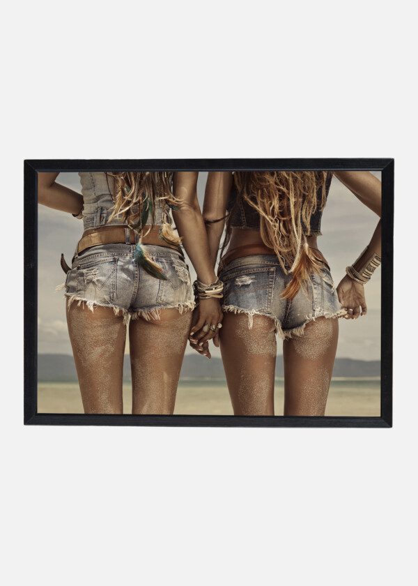 MODELS IN DENIM SHORTS