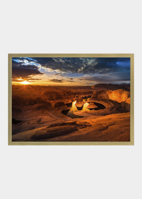REFLECTION CANYON LAKE POWELL. USA