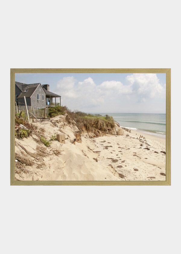 HOUSE BY SANDY BEACH