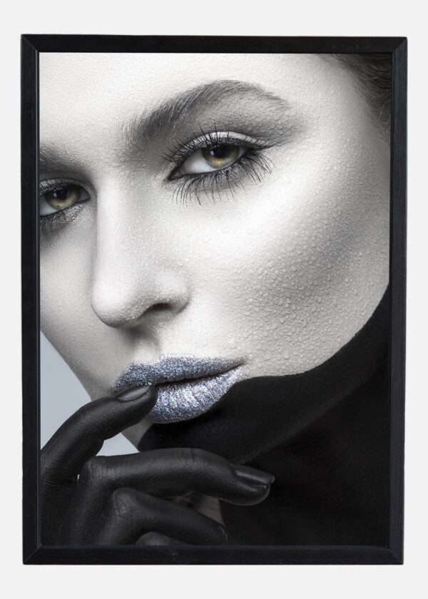 CLOSE UP OF WOMANS FACE WITH WATERDROPS AND BLACK&WHITE MAKEUP