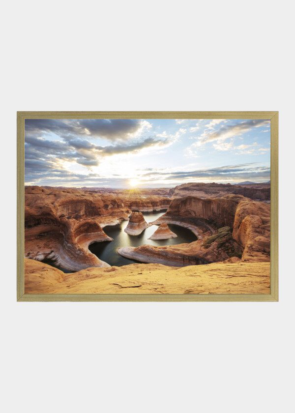 REFLECTION CANYON IN POWELL LAKE, USA