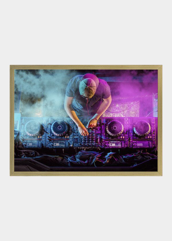 DJ SPINNING RECORDS