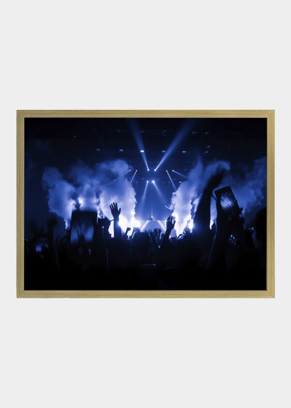 HAPPY PEOPLE DANCE IN NIGHTCLUB PARTY