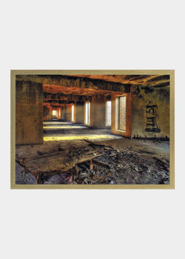 EMPTY LOCAL