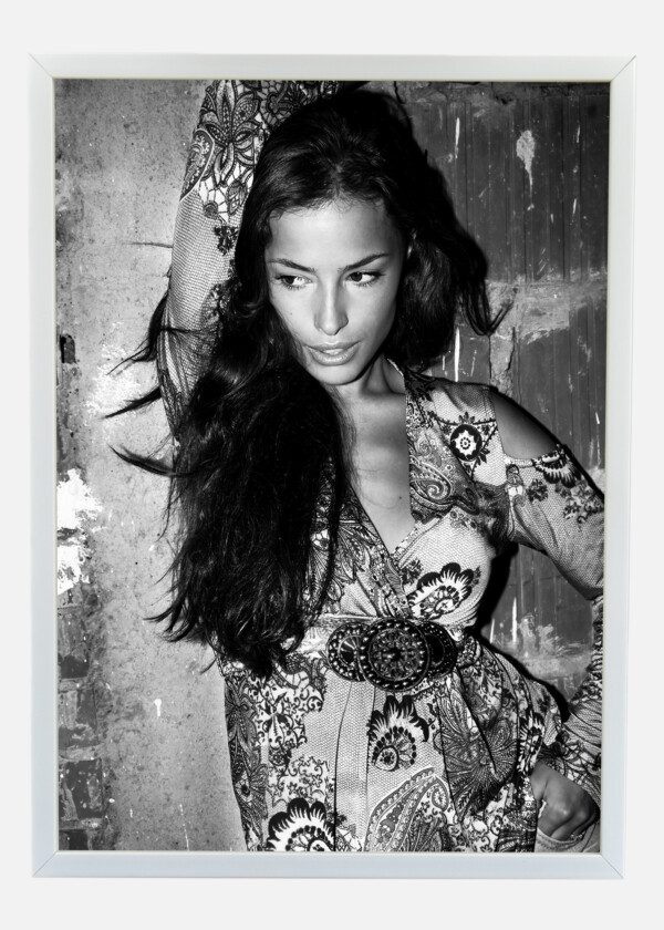 BEAUTIFUL WOMAN PORTRAIT, BLACK WHITE, OUTDOOR SHOT
