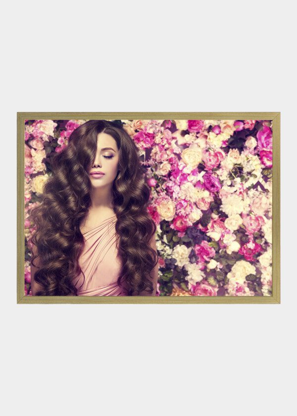 BRUNETTE SPRING GIRL WITH LONG AND SHINY WAVY HAIR