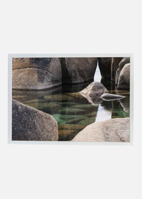 CLOSE UP OF CRYSTAL CLEAR ROCK POOL AT LAKE TAHOE